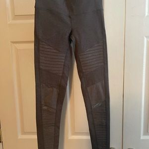 Alo Moto Leggings in Charcoal